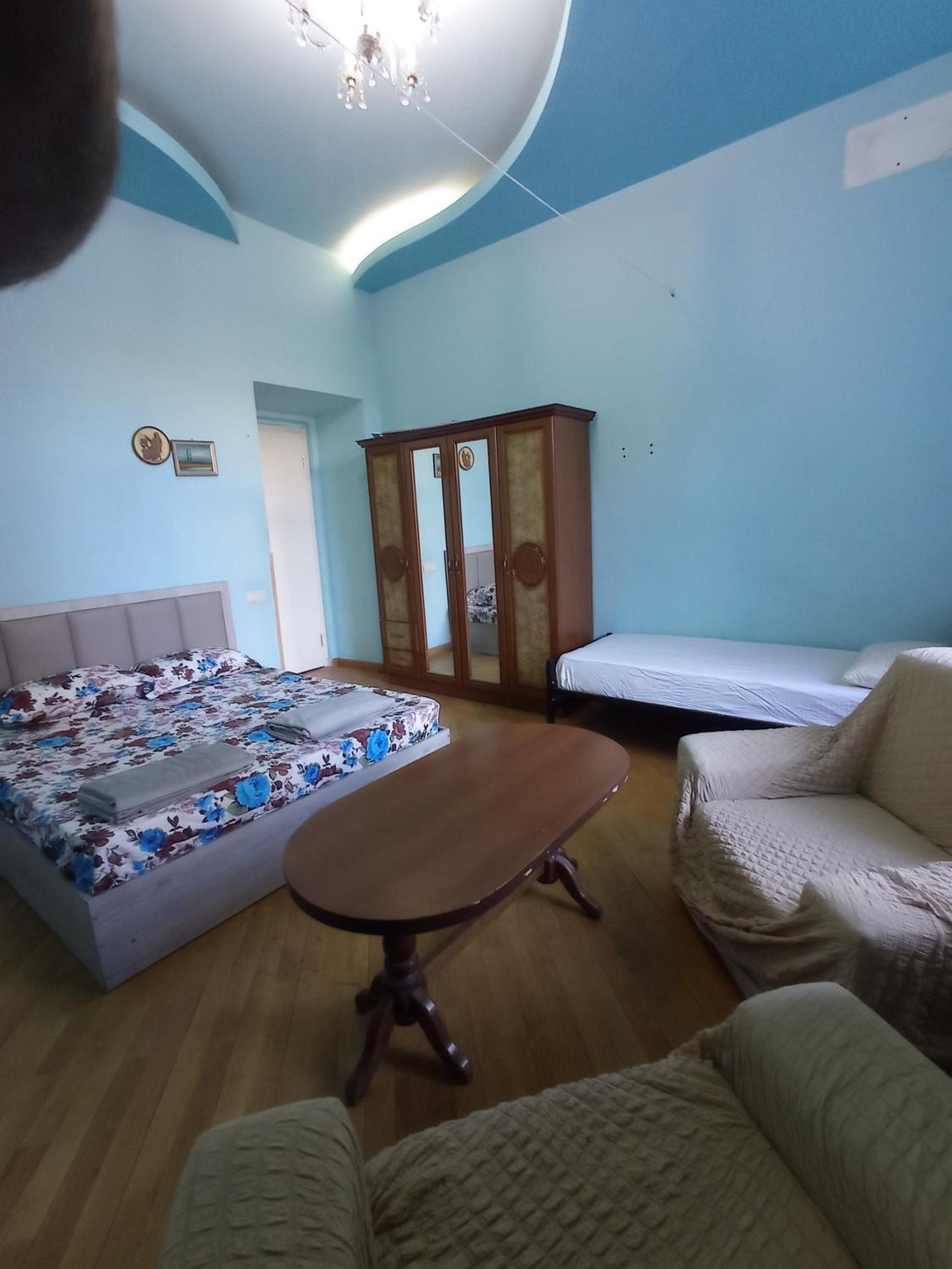 Sun City Hostel Ереван Экстерьер фото